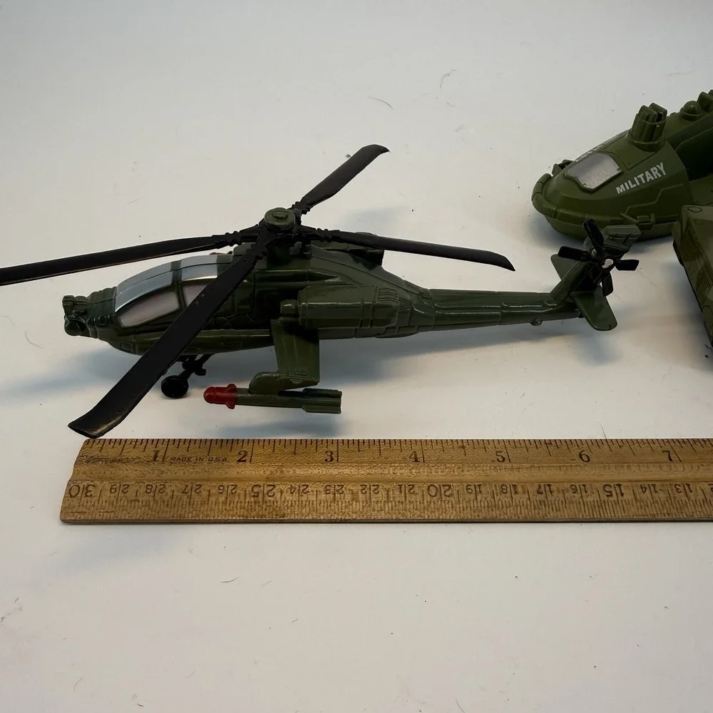 Maisto AH-64 Apache‎ Helicopter Diecast Model 7in United States Army Green Tank